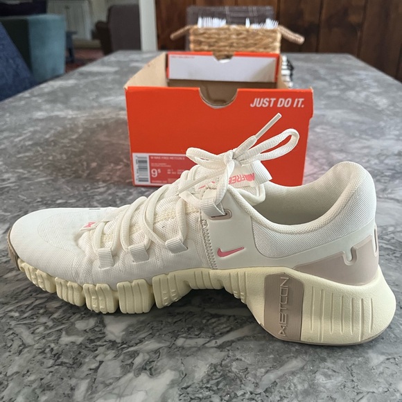 Women’s Nike Free Metcon 5 size 9 1/2 - Picture 2 of 8